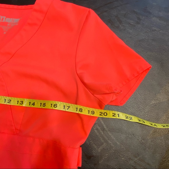 Grey’s Anatomy Bright Orange V Neck Scrub Top Adjustable Side Button Tabs Sz M - Picture 8 of 10